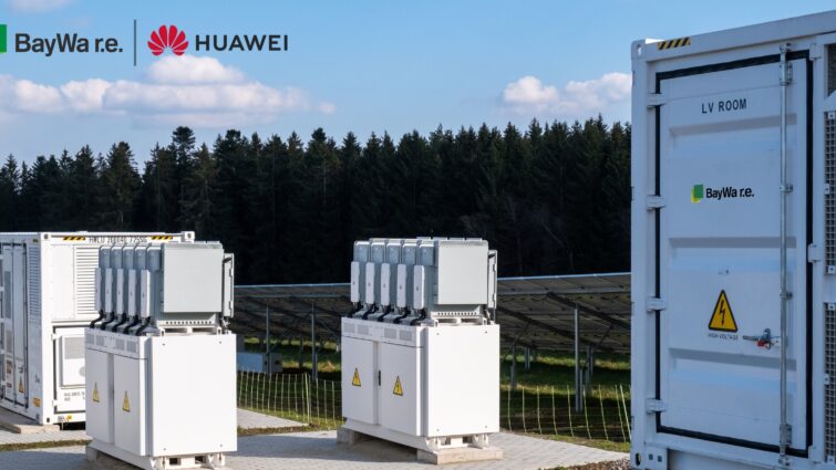 Magazyny energii Huawei, które stoją na gruncie